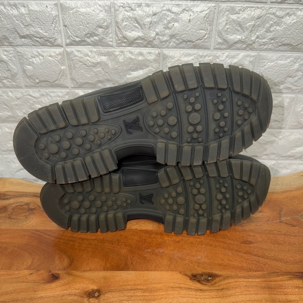 Louis Vuitton Run Away Pulse Black Grey Monogram Sneaker VL1119 Mens 11 LV 12 US - Picture 5 of 9